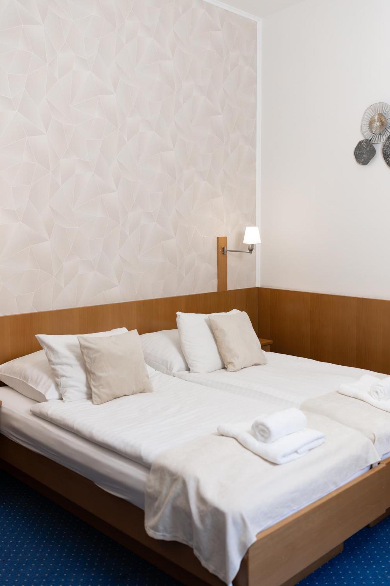 Hotel Apollon Litomerice Exterior foto